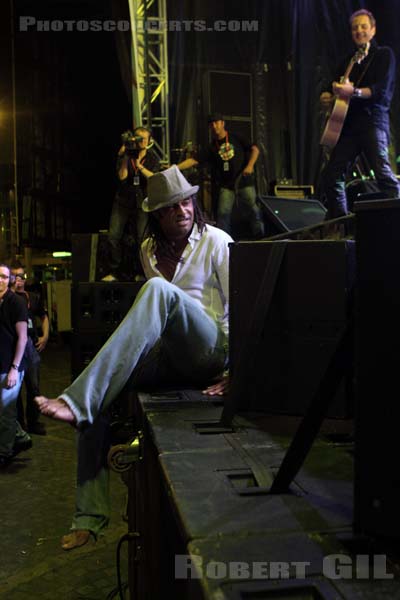 YANNICK NOAH - 2011-05-10 - PARIS - Place de la Bastille - 